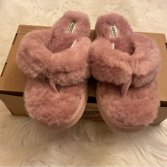 Fireside by Dearfoams Auburn Genuine Shearling Thong Slippers New in Box Size 8 - Picture 3 of 11